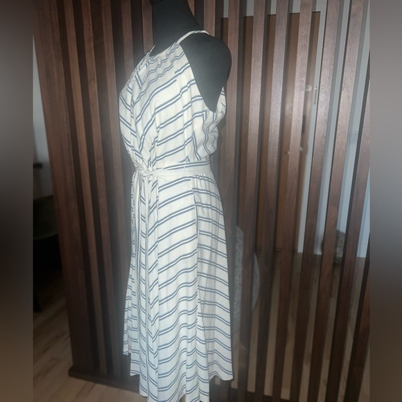 New York and Company Linen Blend Dress - Picture 3 of 12